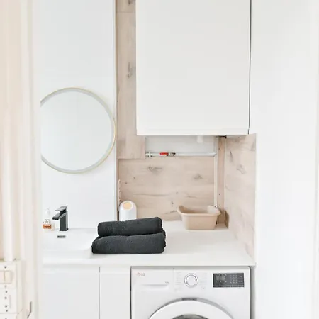 Cosy And Quiet Paris Apartment